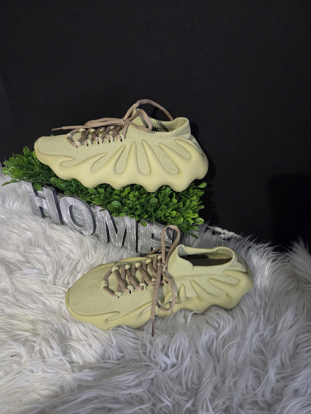 Adidas Yeezy 450 Resin Green Men's Sculpted Knit Sneakers. Size 9